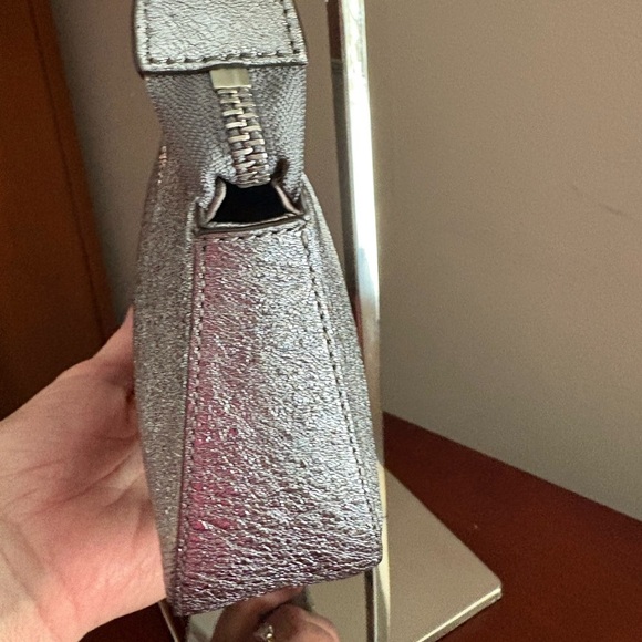 Michael Kors Jet Set Bag in Metallic Silver Leather - Picture 3 of 16